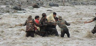 Hindistan ve Pakistan'da sel: 400 &ouml;l&uuml;