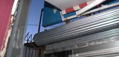 Hırsızlar girdikleri b&uuml;fede kahve i&ccedil;ip 6 bin lira ile kayıplara karıştı