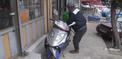 Hırsızların &ccedil;aldığı ekmek teknesi kavuşan engelli g&ouml;zyaşlarını sildi