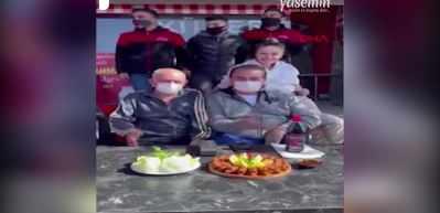 İbrahim Tatlıses, Bodrum'da 500 kilo &ccedil;iğ k&ouml;fte dağıttı