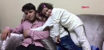 İki kardeş 4 yıl sonra babalarına kavuştu