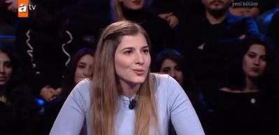 İlk soruyu seyirciye sordu, ortalık karıştı!