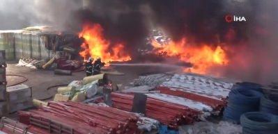 İnşaat malzemeleri deposunda yangın &ccedil;ıktı