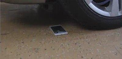 iPhone 6 Plus &uuml;zerinden otomobil ge&ccedil;erse...