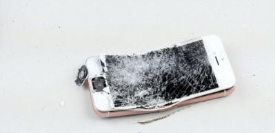 iPhone SE&rsquo;yi de par&ccedil;aladılar