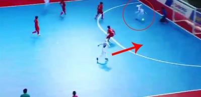 İran kadın futsal takımı rakiplerin gururuyla oynuyor
