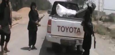 IŞİD en b&uuml;y&uuml;k petrol sahasını ele ge&ccedil;irdi!