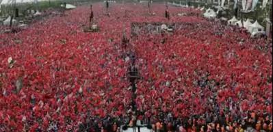 İsmail T&uuml;r&uuml;t'ten İstanbul se&ccedil;imleri i&ccedil;in &ouml;zel t&uuml;rk&uuml;!