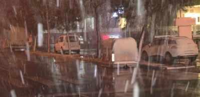 İstanbul Çamlıca Tepesin'de kar yağışı etkili oldu