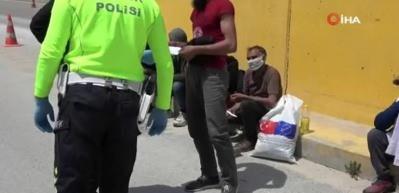 İstanbul'a doğru y&uuml;r&uuml;rken polise yakalandılar!