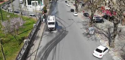 İstanbul'da cadde ve sokakların dezenfekte &ccedil;alışması havadan g&ouml;r&uuml;nt&uuml;lendi
