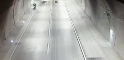 İstanbul&rsquo;da motosikletli gen&ccedil; kızın feci &ouml;l&uuml;m&uuml; kamerada!