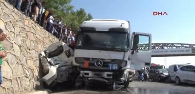 İstanbul'da TIR dehşeti: &Ouml;l&uuml; ve yaralılar var!
