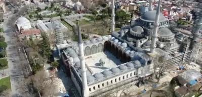 İstanbul'un tarihi camileri boş kaldı