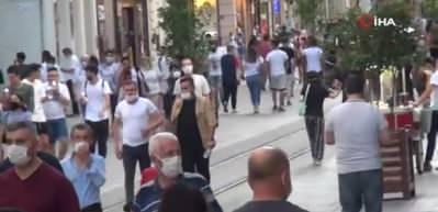 İstiklal Caddesi'nde hafta sonu yoğunluğu