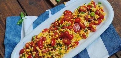 Izgara mısır ve domates salatası tarifi