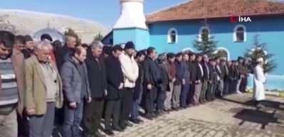 İzinsiz kullandıkları kredi kartı y&uuml;z&uuml;nden &ouml;len iki kardeş toprağa verildi