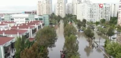 İzmir'de 2 kişi selde kayboldu! Vali K&ouml;şger'den a&ccedil;ıklama...
