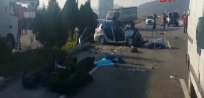 İzmir'de katliam gibi kaza: 6 &ouml;l&uuml;