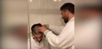 İzzet Yıldızhan b&uuml;y&uuml;k oğlunu tıraş etti