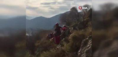 JAK timi Fethiye'de d&uuml;ş&uuml;p yaralanan ABD'li turisti kurtardı