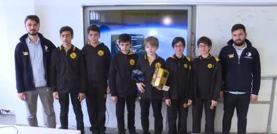 İdlib şehitleri anısına T&uuml;rk bayrağını 88 bin fitte dalgalandırdılar