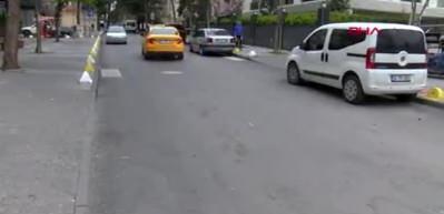 Kadık&ouml;y&rsquo;de taksiyle motosikletli kafa kafaya b&ouml;yle &ccedil;arpıştı