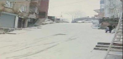 Kağıthane'de kayıp düşen kişiye otomobil çarptı! Feci kaza kamerada
