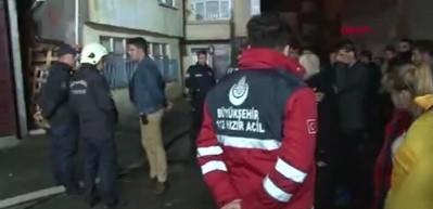Kağıthane'de &uuml;&ccedil; katlı binada yangın