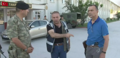 Kahraman binbaşı ve arkadaşları darbecileri b&ouml;yle tutukladı