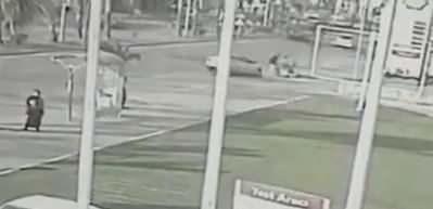 Kaldırımda duran &ccedil;ocuklara &ccedil;arptı, "şekerim" var deyip serbest kaldı