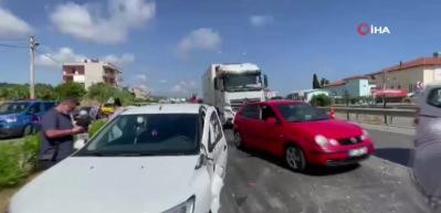 Kamyon kırmızı ışıkta bekleyen ara&ccedil;ların arasına daldı: 2 yaralı