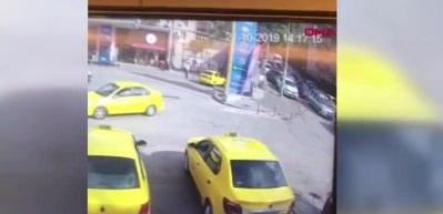Faciadan d&ouml;n&uuml;ld&uuml;! Kamyon 9 aracı s&uuml;r&uuml;kledi