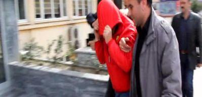 Kapıları kırıp 6 evi soydular