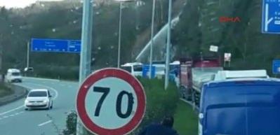 Karadeniz Sahil Yolu'nda heyelan
