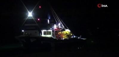 Karadenizli balık&ccedil;ıların ağları hamsi ile doldu