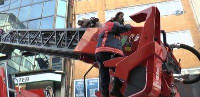 Karak&ouml;y'de iş merkezinde yangın &ccedil;ıktı