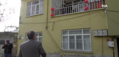 Karantinada olan engelli kızın doğum g&uuml;n&uuml; mutluluğu