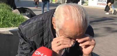 Karantinadaki oğluna ekmek g&ouml;t&uuml;r&uuml;rken, tedbirlere uymayanları g&ouml;r&uuml;nce ağladı