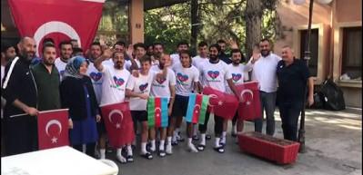 Kardeş &uuml;lkeye Bayrak G&uuml;n&uuml; jesti 