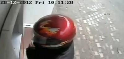 Kasklı hırsız kamerada