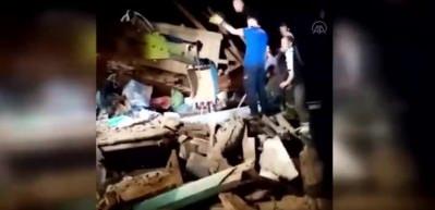 Kastamonu'da yıkılan ahırın altında kalan 5 hayvan kurtarıldı, 2 b&uuml;y&uuml;kbaş telef oldu