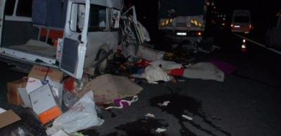 Katliam gibi kaza: 6 &ouml;l&uuml;, 11 yaralı