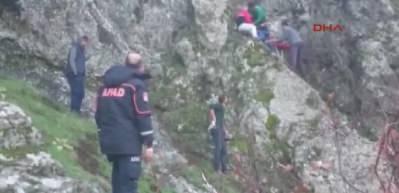 Kayalıklardan d&uuml;şen dağcı gen&ccedil; b&ouml;yle kurtarıldı