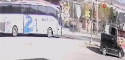 Kazada, ambulansın takla atma anı kameraya yansıdı