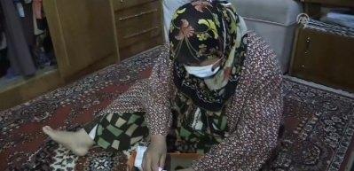 Kedi yavrularına evlatları gibi bakıyorlar