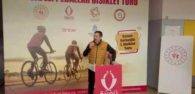 Kenan Sofuoğlu'ndan bisikletle tek teker şovu mest etti