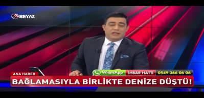 Kendini m&uuml;ziğin ritmine kaptıran Muğlalı sanat&ccedil;ı Şahabettin Aydın, denize d&uuml;şt&uuml;