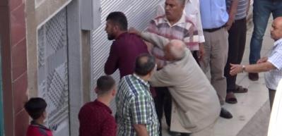 Kendisine karşılık veren oğlunu evire &ccedil;evire d&ouml;vd&uuml;