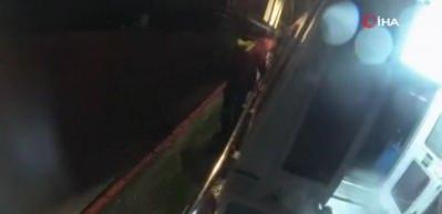 Kılavuz kaptanlarının dev dalgalarla m&uuml;cadelesi kamerada!